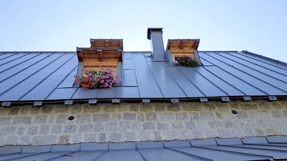 Střecha s plechovou krytinou